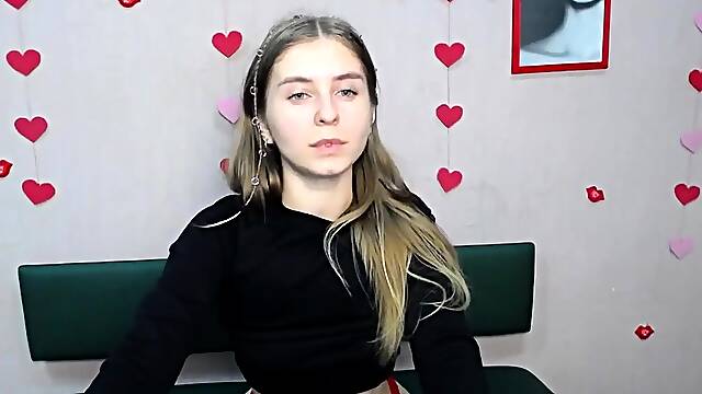 Young Ukrainian babe TaliaSunshin poses on webcam