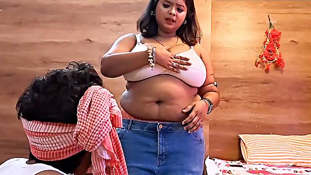Indian desi bhabhi had hardcore sex with the laundry boy and sucked his pussy in Hindi video