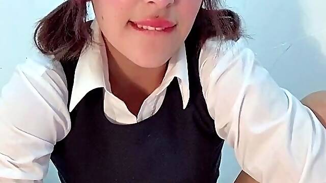 Amateur brunette webcam teen