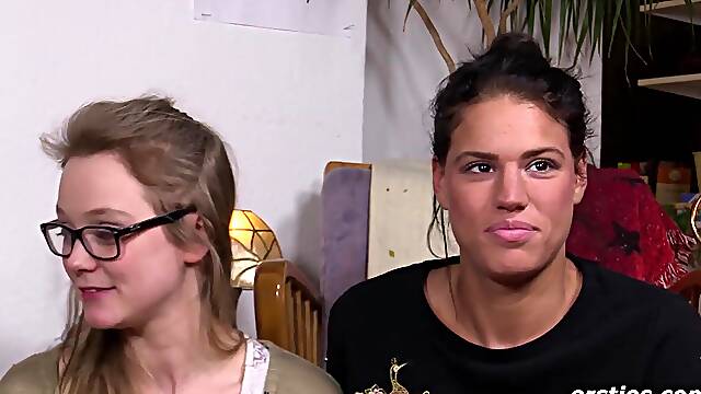 Ersties - Heiße Einladung nach Hamburg für geile Fingerspiele