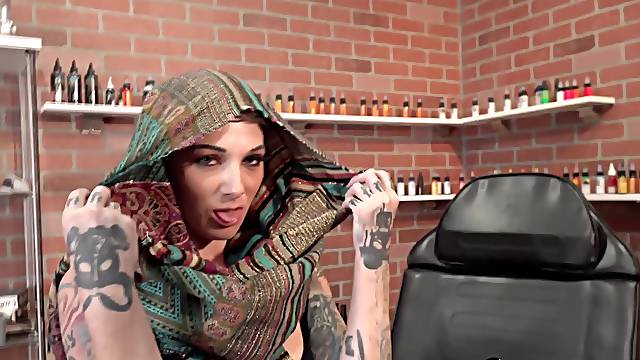 Sully Savage gets a new UV face tattoo