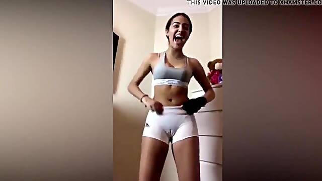 Giant cameltoe