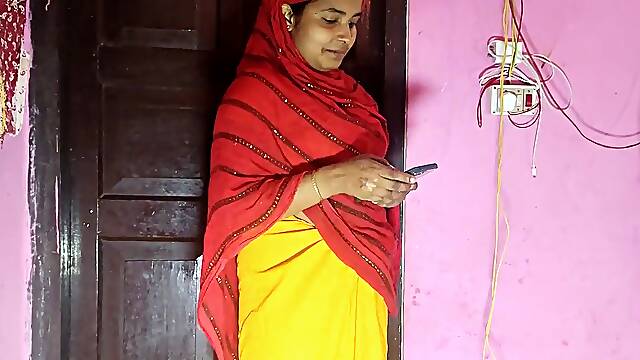 LOCAL DESHI BHABHI hook-up WITH OUTHERS man