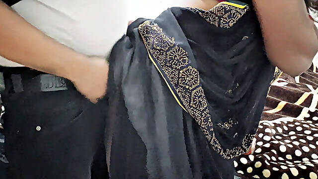 Hot Indian Desi Aunty Sex in Black Saari